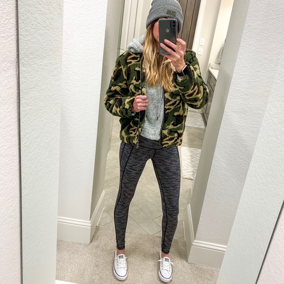 NWT Sanctuary Camo Teddy Bear Sherpa Bomber Jacket - Picture 3 of 8